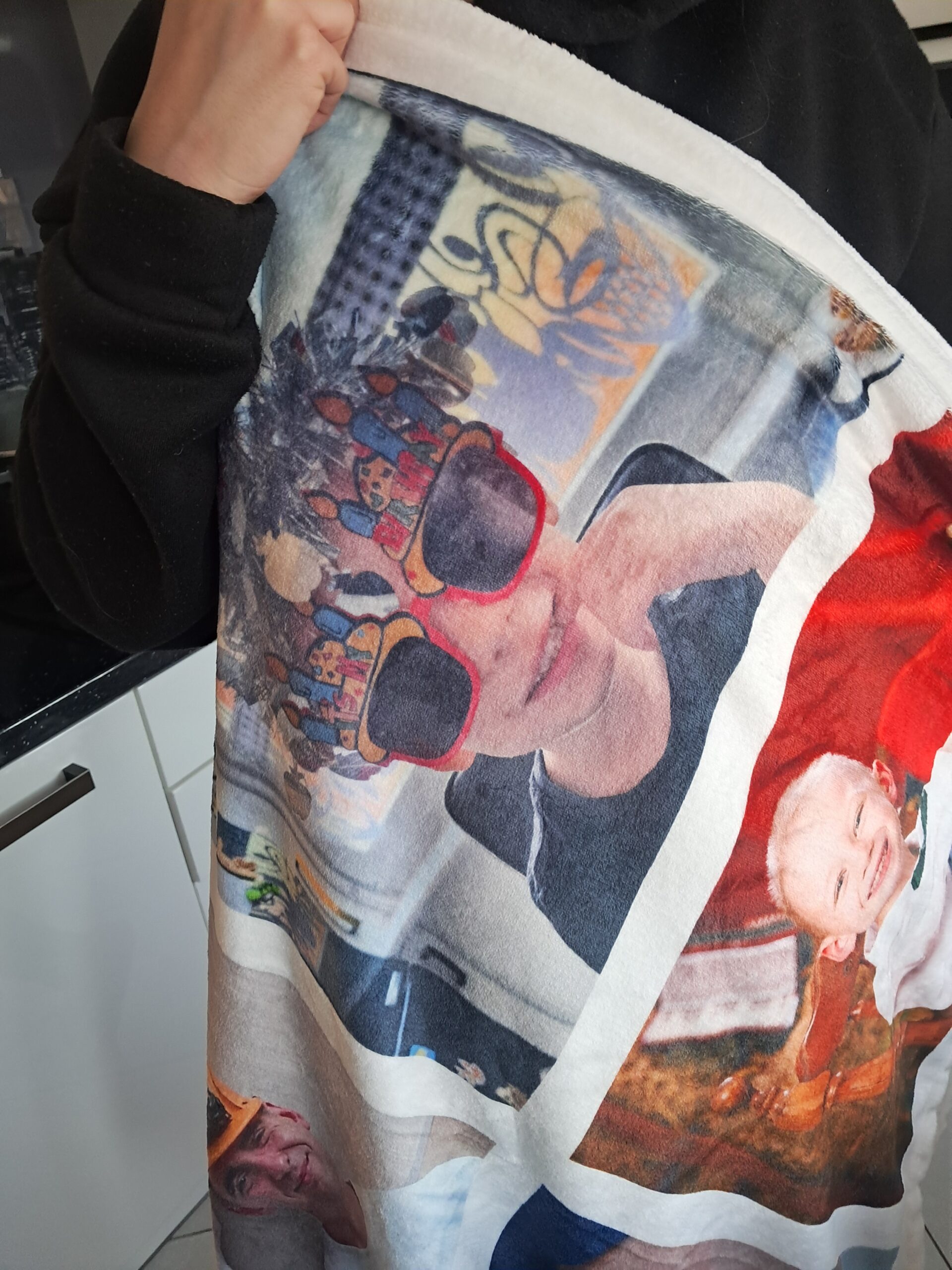 Prezentowy koc z kolażem zdjęć